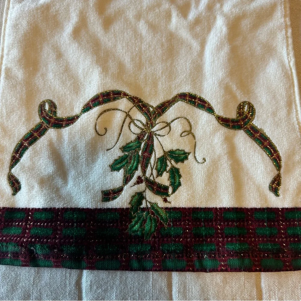 Lenox Holiday Bath & Fingertip Towel Set